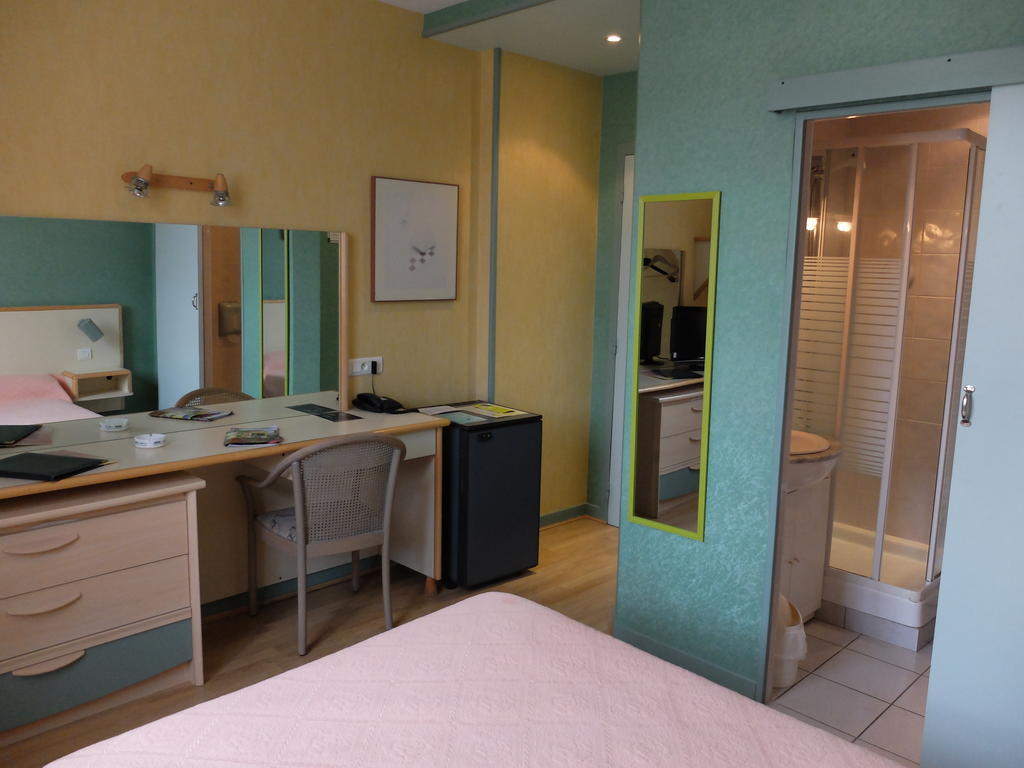 Hotel Les Messageries Saint-Flour  Zimmer foto