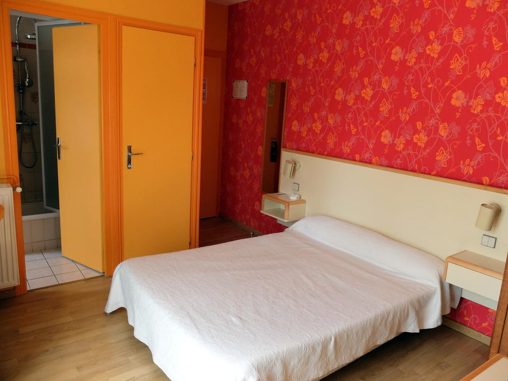 Hotel Les Messageries Saint-Flour  Zimmer foto