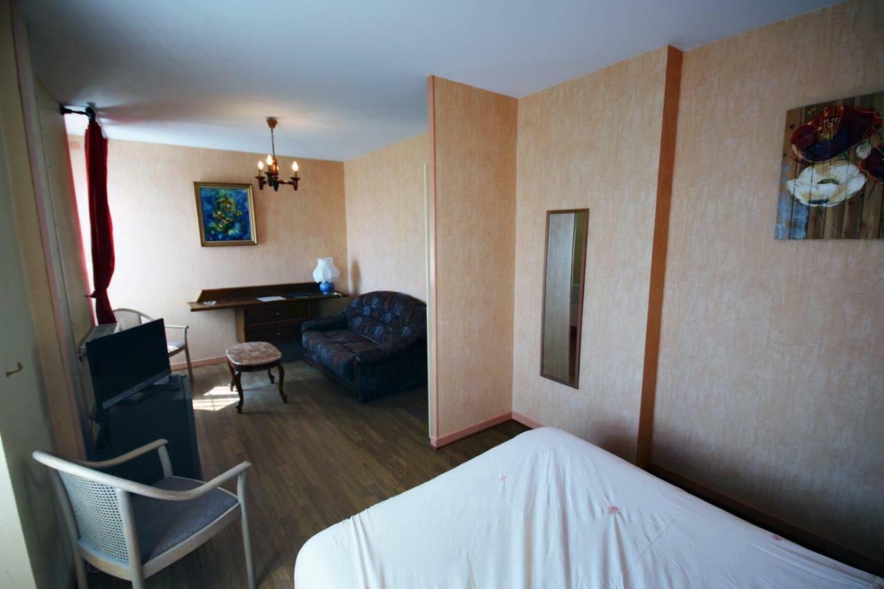 Hotel Les Messageries Saint-Flour  Zimmer foto