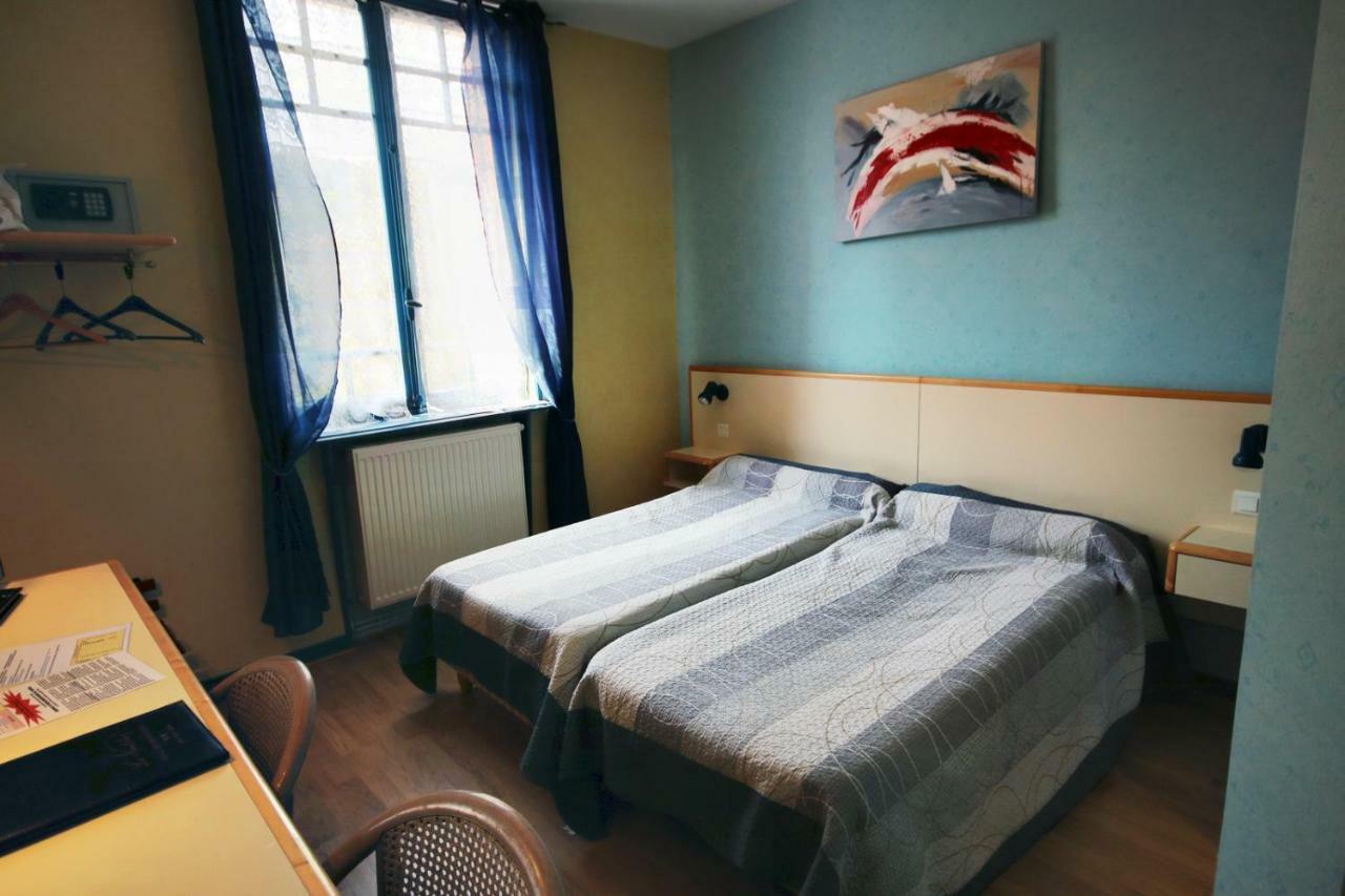 Hotel Les Messageries Saint-Flour  Zimmer foto