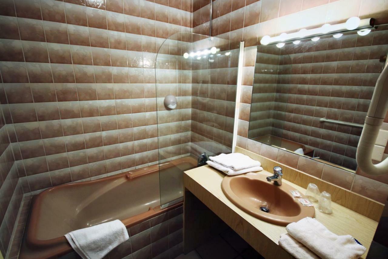 Hotel Les Messageries Saint-Flour  Zimmer foto