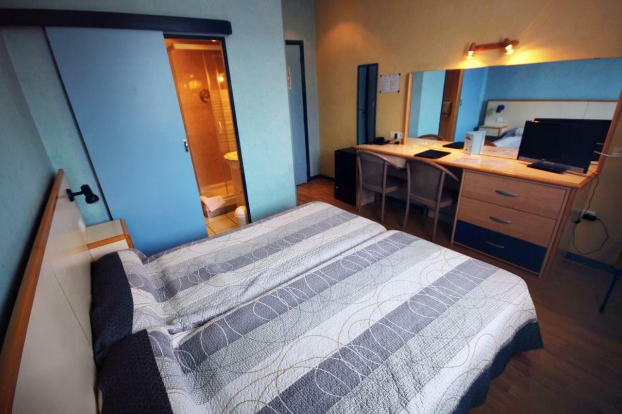Hotel Les Messageries Saint-Flour  Zimmer foto